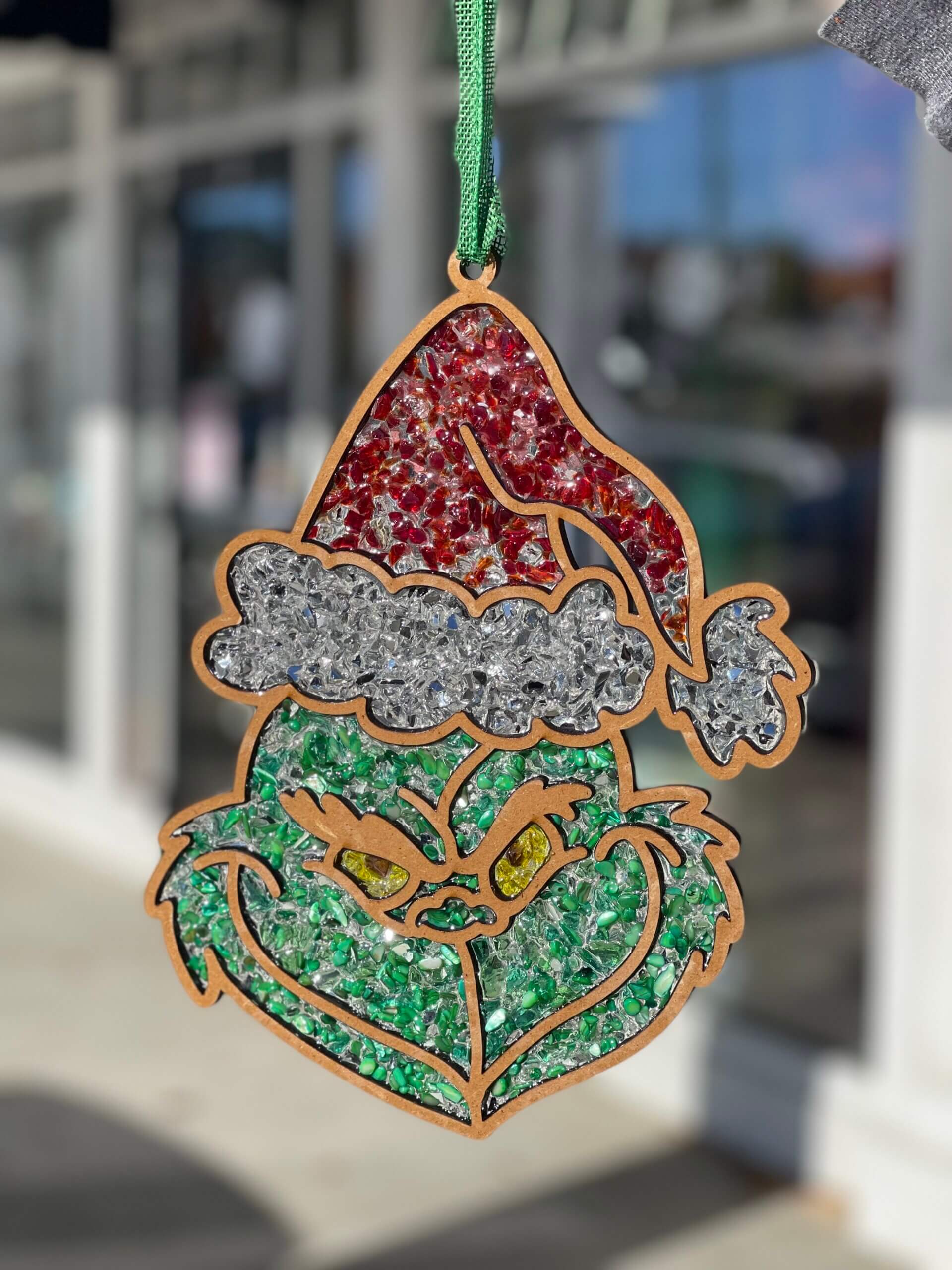 Holiday Resin Sun Catcher Workshop!